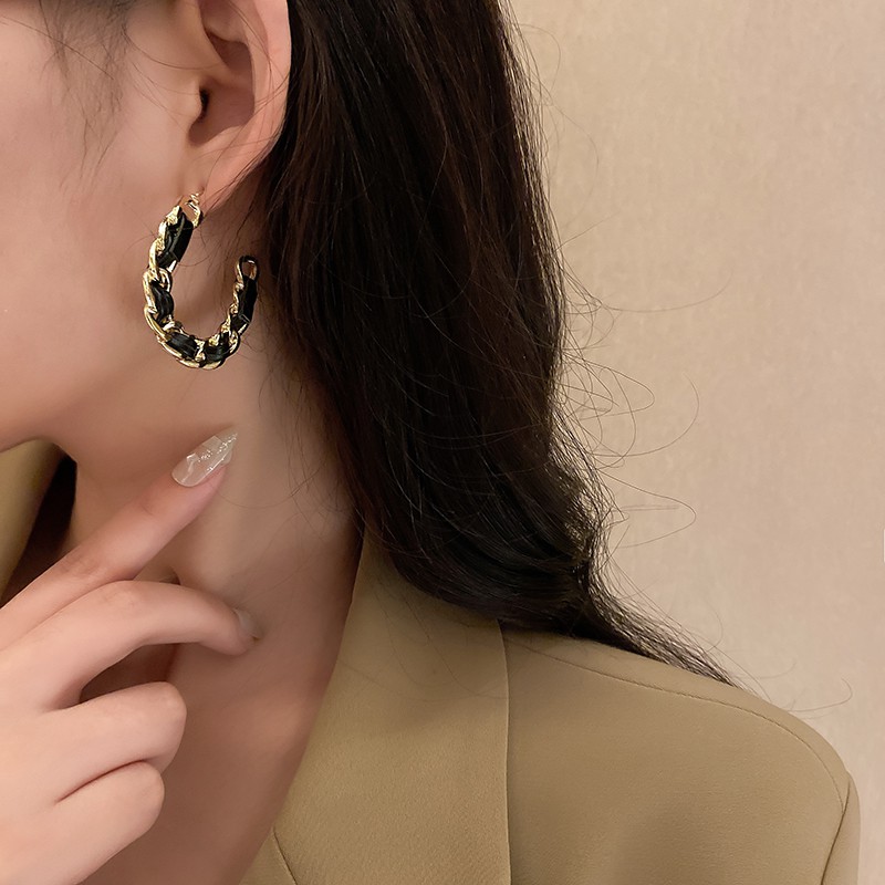 Khuyên tai hiệu xích phối dây da nhân tạo đen cực ngầu KT236