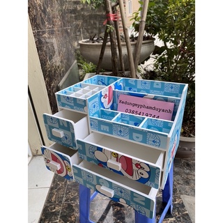 KỆ ĐỰNG MỸ PHẨM 4 HỘC DOREMON
