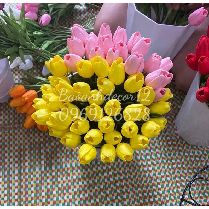 Hoa tulip( tuy líp) giả lá xoăn bằng cao su non( hàng cao cấp) mùi thơm nhẹ, giống thật 99%