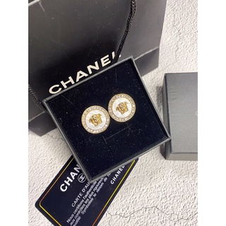 Khuyên tai versace viền đá
