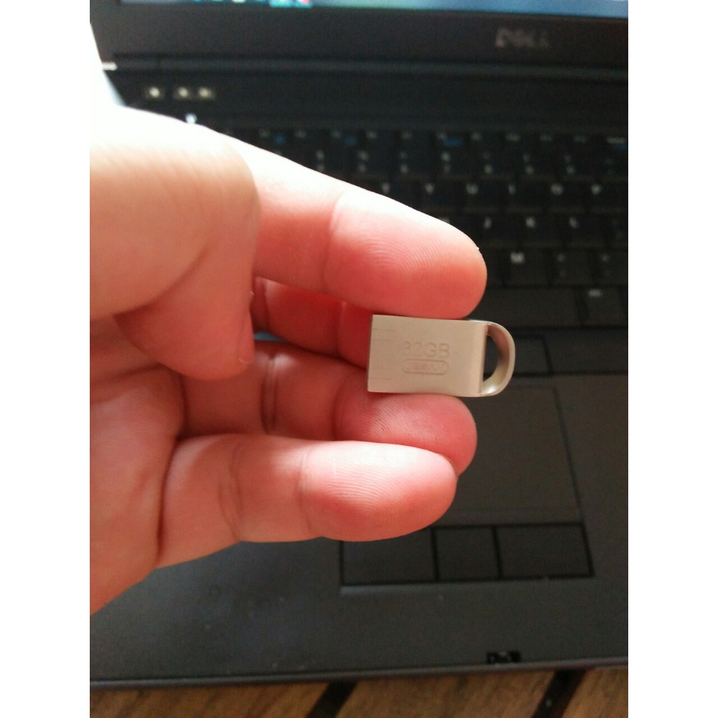 USB nghe nhạc cực chất cho xe ô tô - dung lượng lưu trữ 16 GB đã có sẵn nhạc