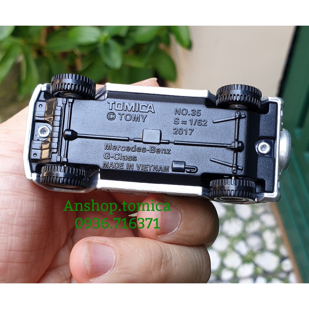 Mô hình siêu xe M e r c e d e s màu bạc mở được cửa tomica Nhật Bản