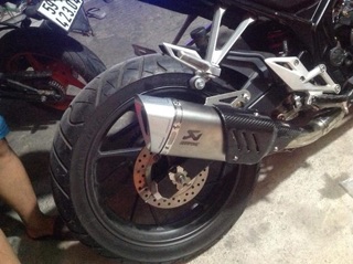Pô akrapovic R1