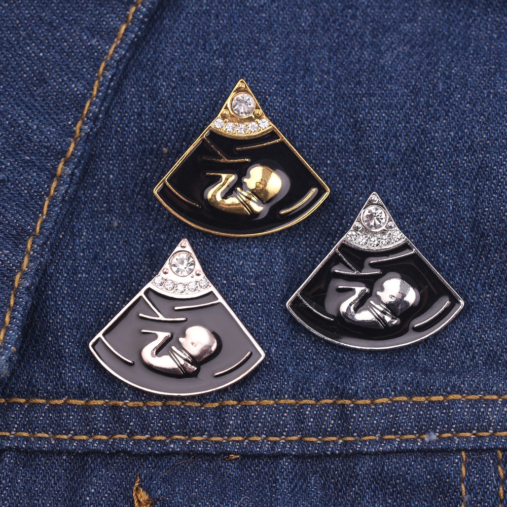 Huy hiệu cài áo hình ống nghe bác sĩ