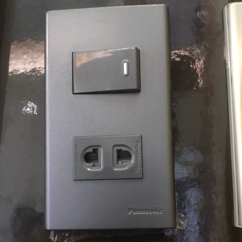 Hạt Ổ Cắm Màu Đen Wide Panasonic