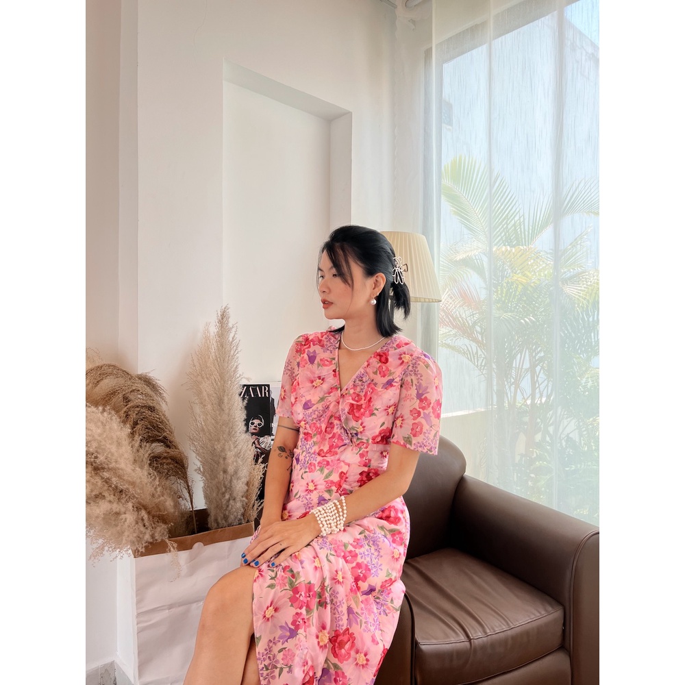 MADAMN - Đầm Hoa Lá Màu Hồng, Bèo Cổ Bèo Thân.