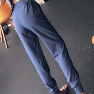Quần jogger thun dù nhẹ - form đẹp