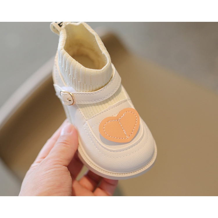 Giày Boot Mềm Mại Và Thoải Mái Cho Bé