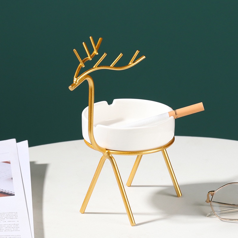 Gạt tàn thuốc hình hươu bằng kim loại thiết kế tinh xảo và sang trọng