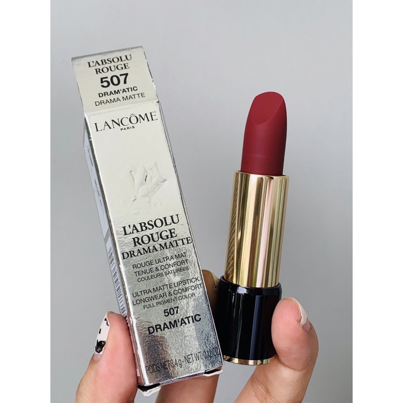 Son Lancome L’absolu rouge 507 Dram’atic Drama Matte