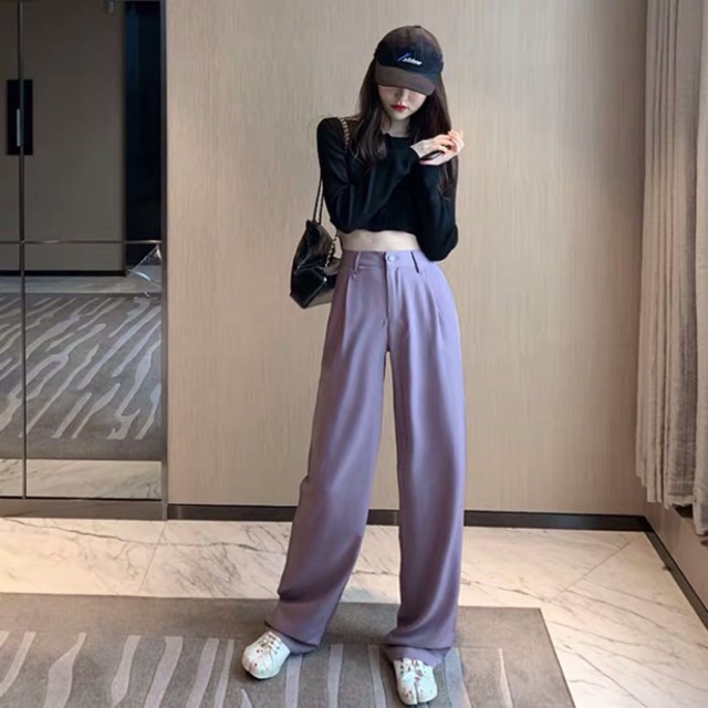 Set quần dài cạp cao ống rộng màu tím và áo len mỏng croptop dài tay cài khuy màu đen