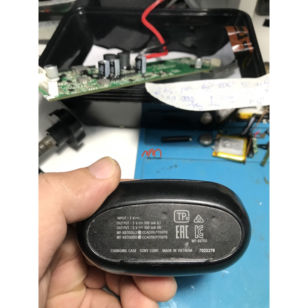 Thay pin tai nghe Sony WF-XB700