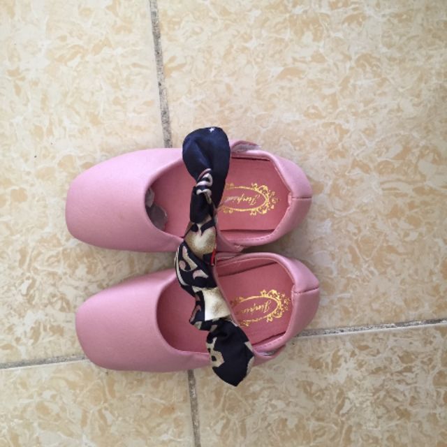 Giày hồng nơ