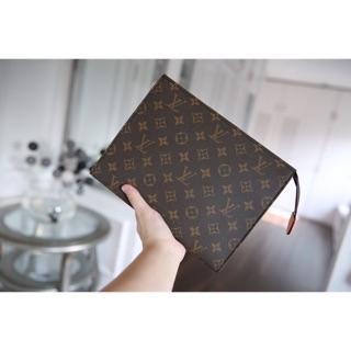 Ví cầm tay nam nữ LV pouch spsl sz26