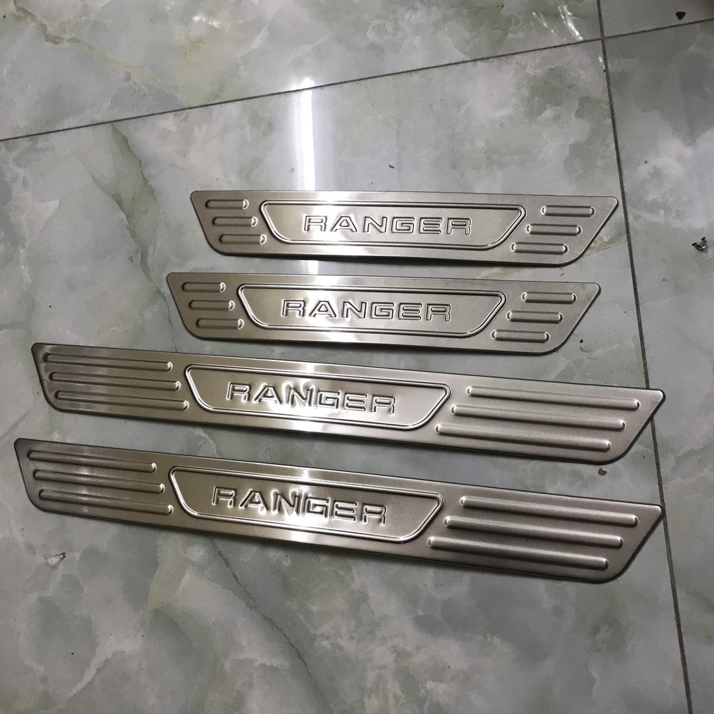 Bộ nẹp bước chân ngoài Inox Ford Ranger các form 2013-2021