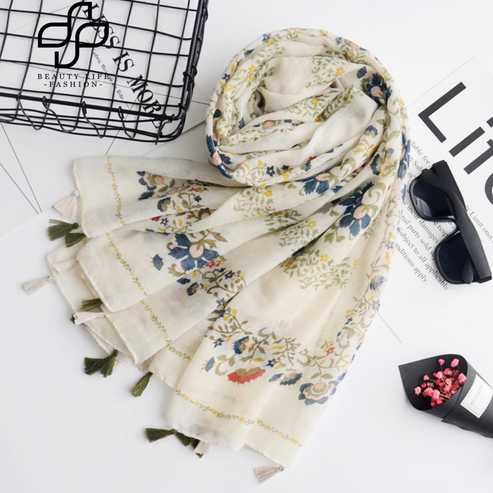Khăn choàng cổ thiết kế phối tua rua in hoa văn cá tính