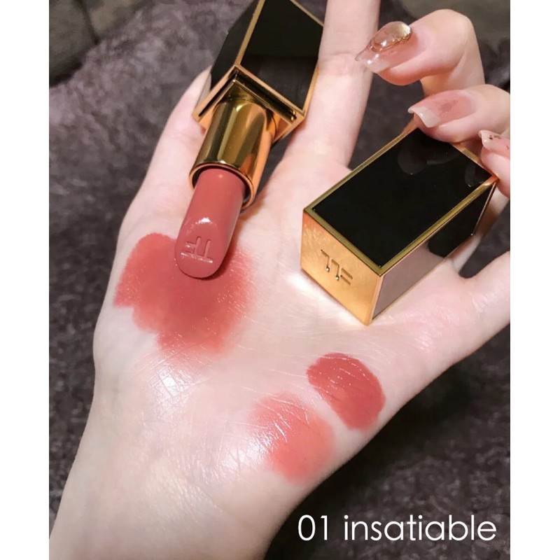 SON TOMFORD 01 INSATIABLE LIP COLOR ROUGE A LERVES