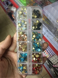 Đá chân nhọn mix size khay 12 ô