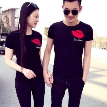áo thun cặp  tình nhân ĐÔI MÔI DỄ THƯƠNG TRÊN NGỰC