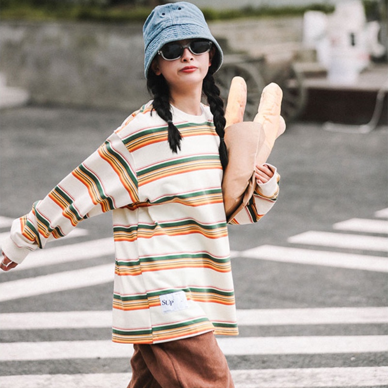 Áo sweater AFFLIGE dài tay cổ tròn kẻ sọc thêu họa tiết phong cách Nhật Bản cổ điển thời trang cho cặp đôi