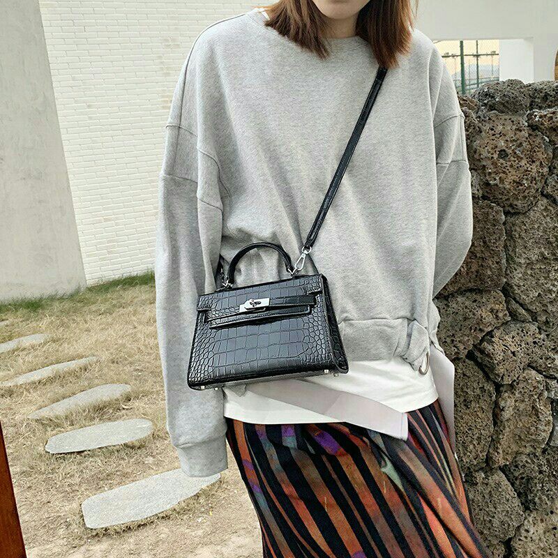 Túi Xách Da Rắn Màu Đen