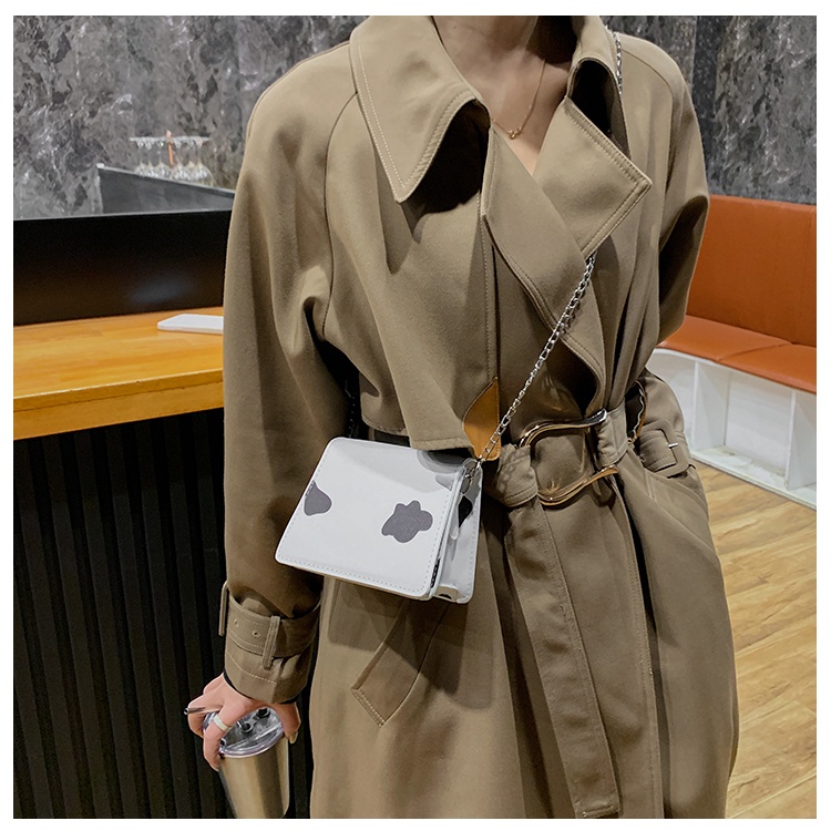 Túi xách nữ đeo chéo mini họa tiết bò sữa dây đeo chuỗi xích cá tính