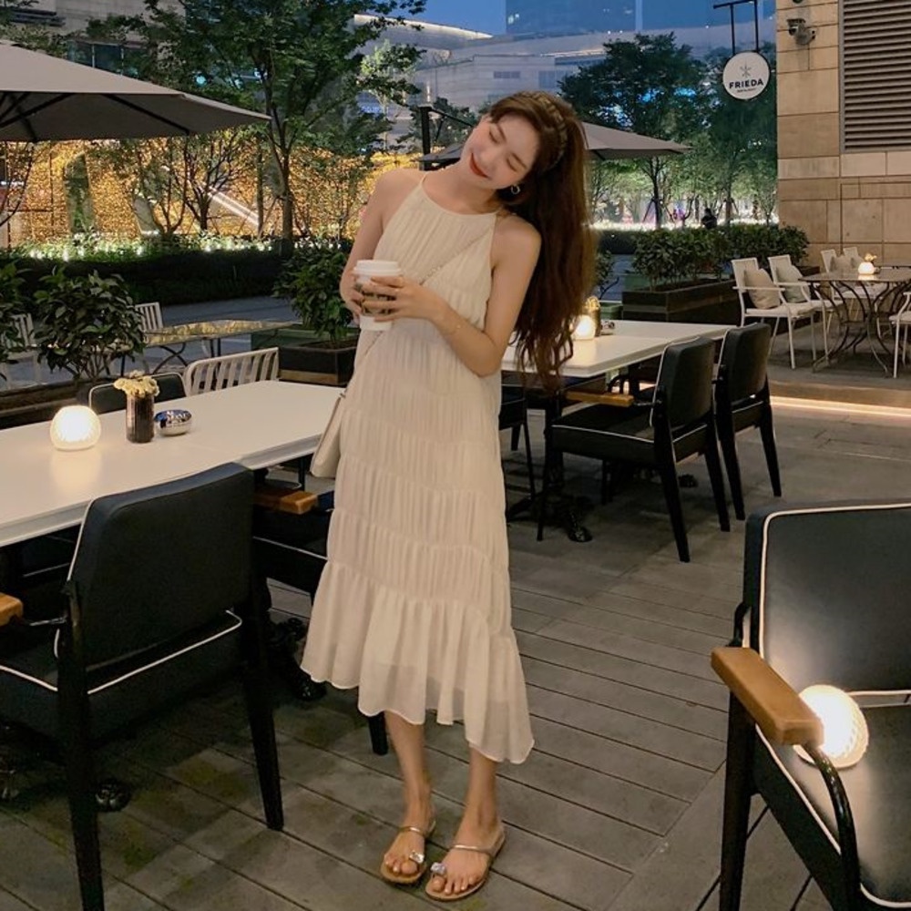 Đầm hai dây đi biển dáng suông thanh lịch