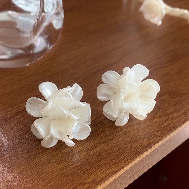 Đôi Khuyên Tai Hình Hoa Đính Ngọc Trai Thời Trang Cho Nữ