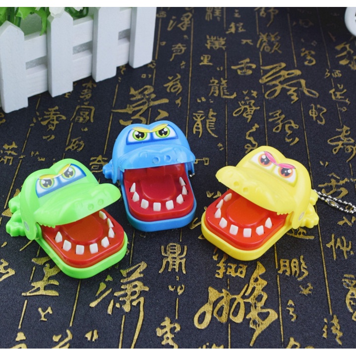Đồ Chơi Cá Sấu Cắn Tay Vui Nhộn