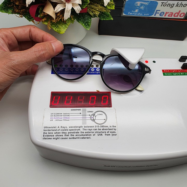 Kính thời trang mắt mèo màu hai da tròng phân cực chống UV400 càng kim loại