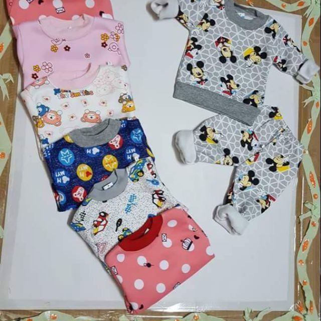 combo5bộ nỉ lông của bé cực kì đ ạ bé .từ 5-17kg áp dụng bé 0-3.5 tuổi nha mẹ.lạnh rùi mẹ diện cho bé đi ạ.ấm áp kute na