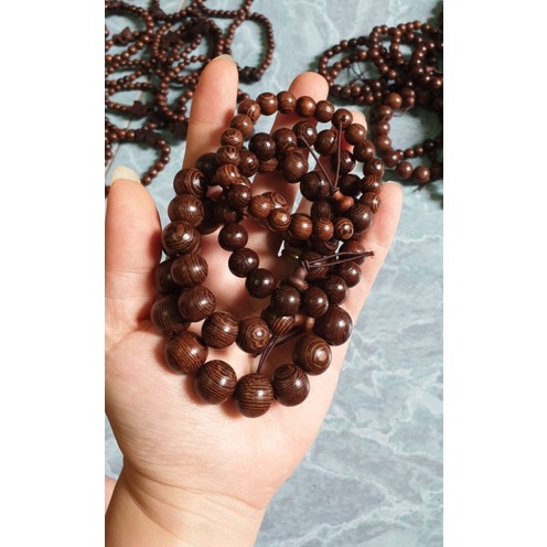 Vòng tay gỗ mun đuôi công  tự nhiên