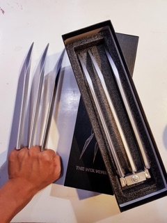 Vuốt đồ chơi wolverine