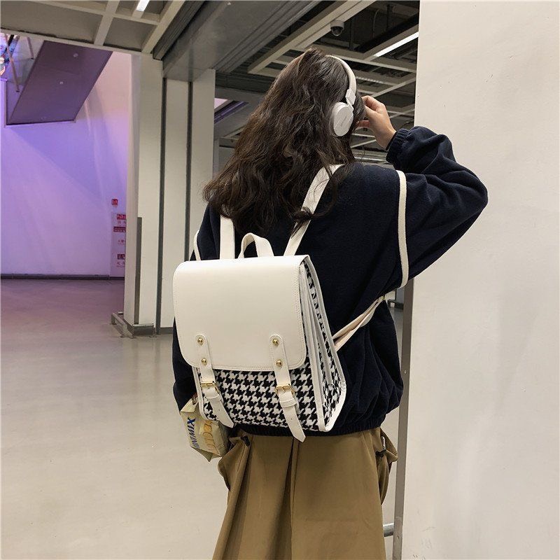 Balo nữ nắp gập khoá nam châm thời trang hoạ tiết zigzag kẻ đen trắng