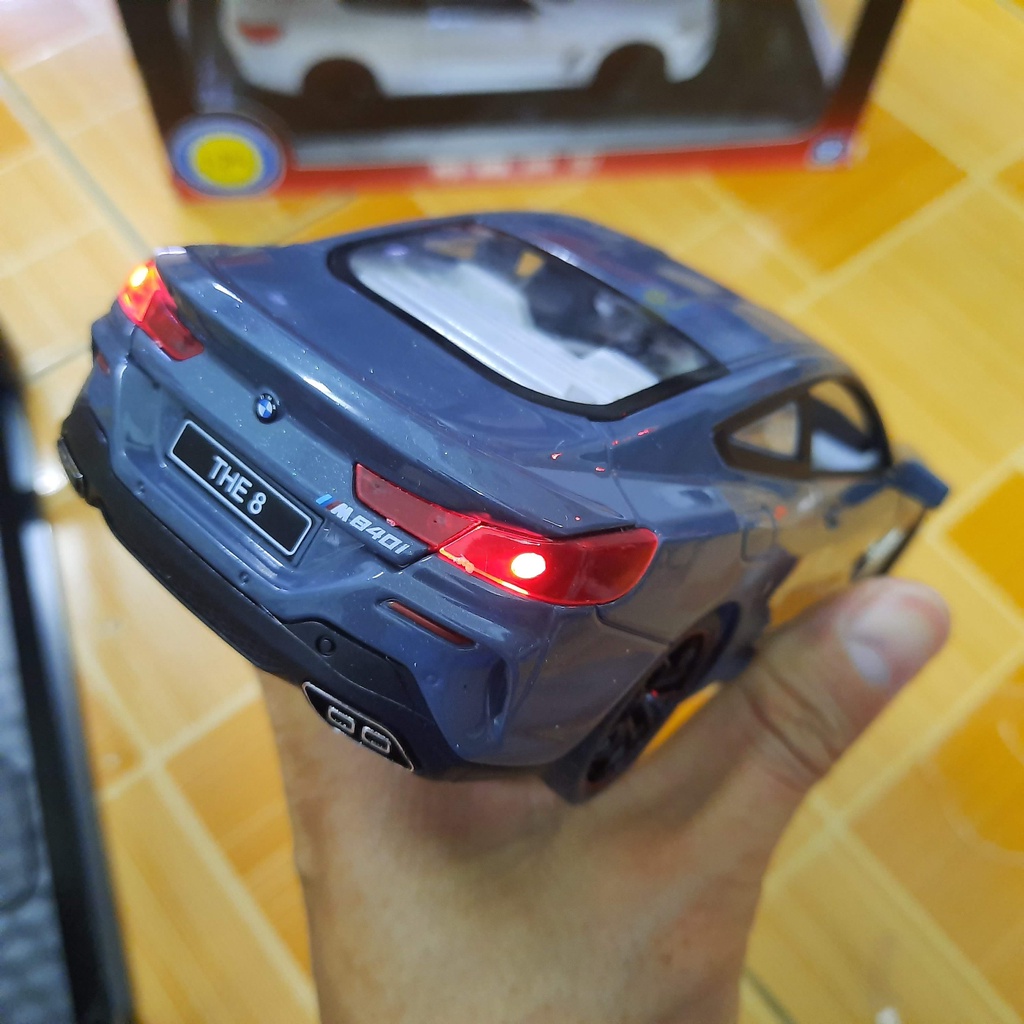 Xe mô hình ô tô BMW M8 đồ chơi trẻ em xe mô hình cỡ lớn bằng kim loại tỉ lệ 1:24 có âm thanh và đèn