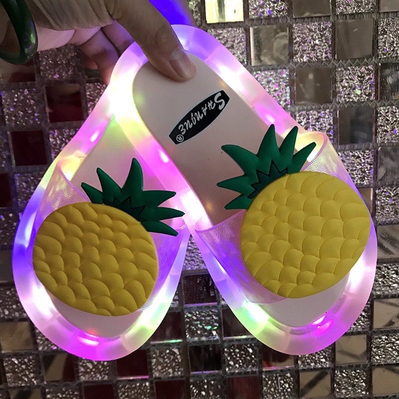 Dép Có Đèn Cho Bé, Dép Phát Sáng Cho Bé 2 Đến 8 Tuổi Chất liệu nhựa cao cấp