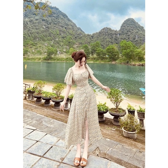 Đầm bông lụa đính nút kiểu xẻ tà tay bồng cổ vuông