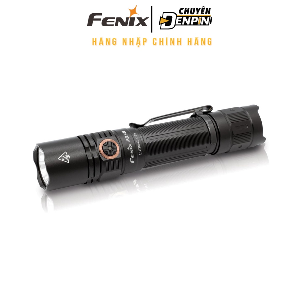 Đèn Pin cầm tay Fenix PD35 V3.0 công suất 1700 lumens, dùng pin 18650 2600mAh, công tắc kép ở đuôi và thân.