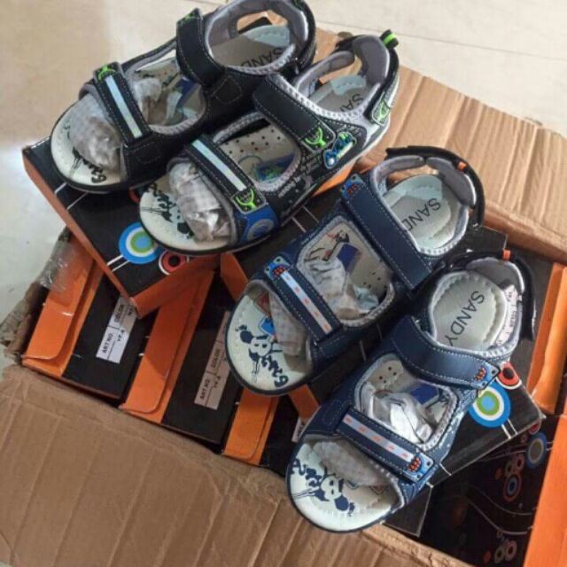 Sandal bé trai