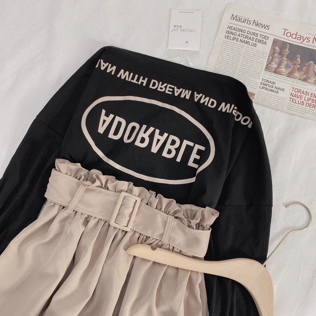 Set áo thun đen chữ bẹt vai + chân váy midi nude bèo kèm belt