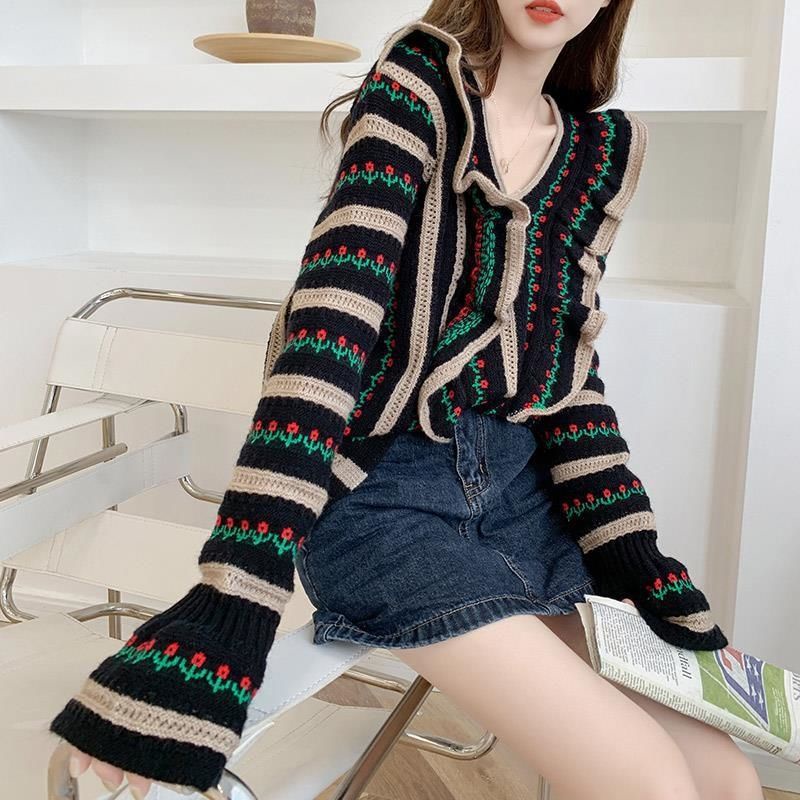 Áo len nữ dài tay cổ chữ V sọc ngang màu sắc thời trang