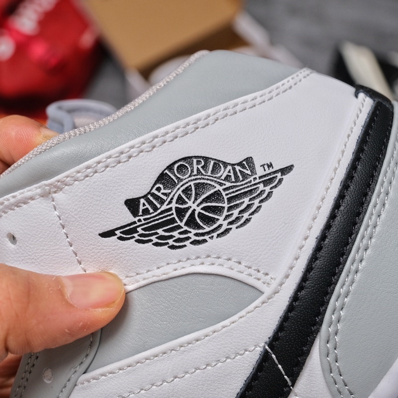 [GeekSneaker] Giày thể thao Jordan 1 Mid Light Smoke Grey V2