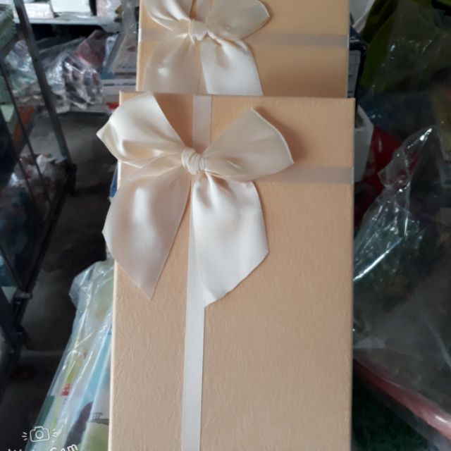 Hộp quà kèm hạt xốp
