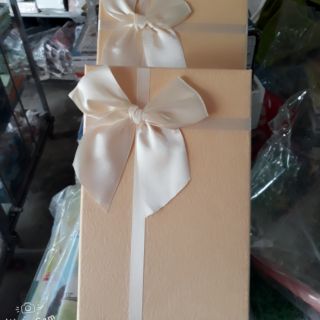 Hộp quà kèm hạt xốp