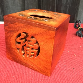 Hộp đựng giấy ăn phù hợp đựng giấy tròn và giấy vuông ạ