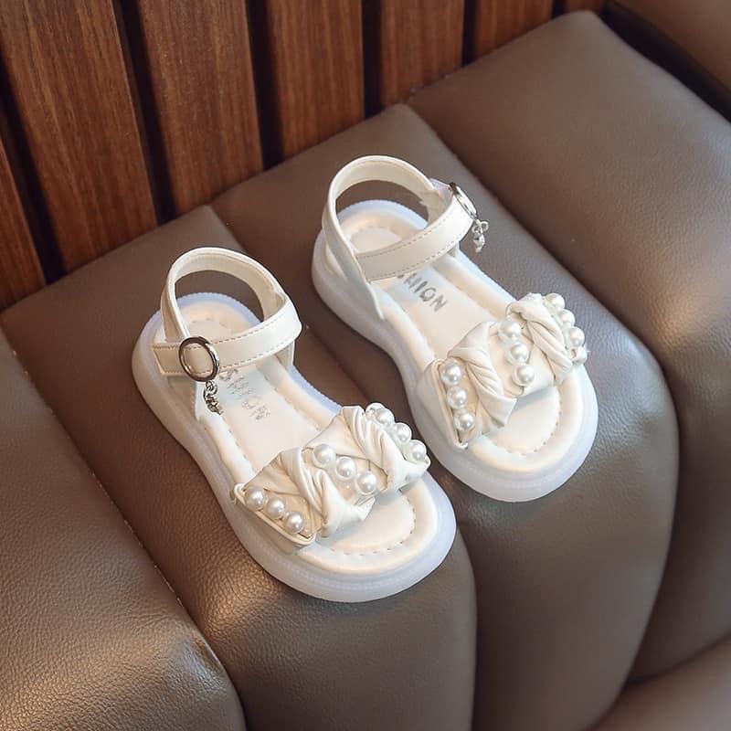 Giày sandal bé gái mã 657