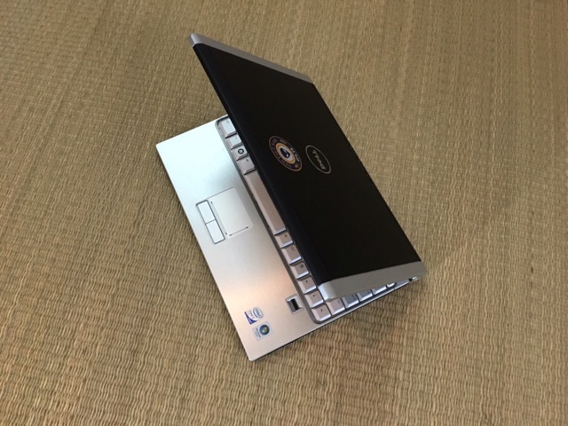 Laptop UFO Dell XPS M1330 vỏ nhôm thời trang sang trọng văn phòng đẹp like new