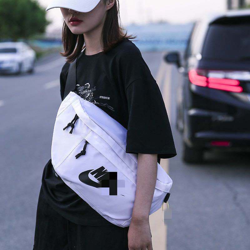 Túi đeo chéo Nike ngăn rộng thời trang năng động