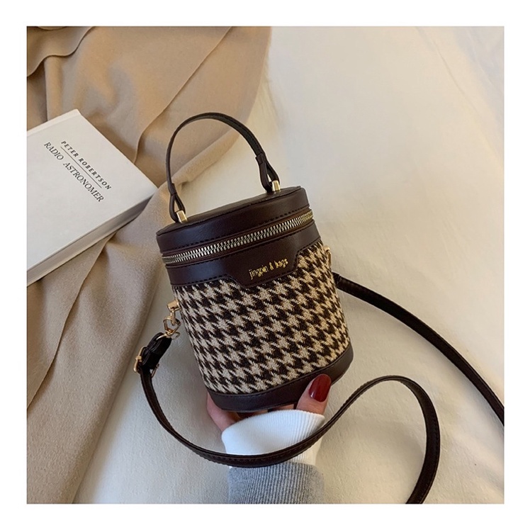 TÚI HỘP HÌNH TRỤ TRÒN HOAN TIẾT CARO ĐỘC LẠ