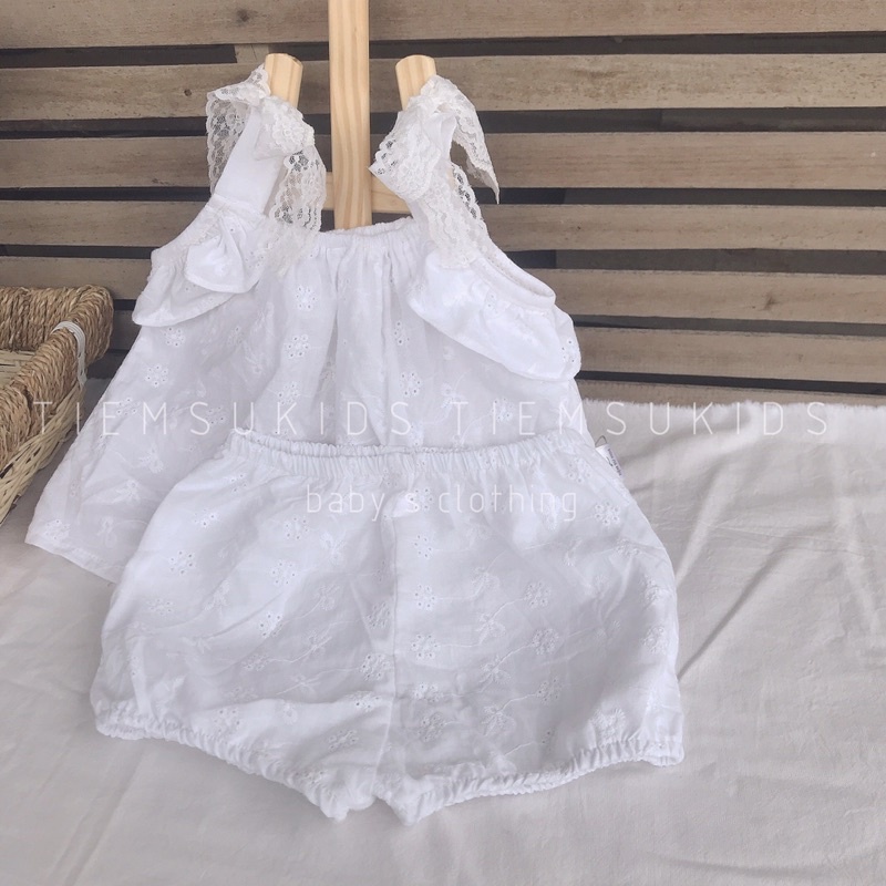 HÀNG THIẾT KẾ - Set bộ 2 dây đính nơ vai kèm quần đùi vải thô thêu cho bé